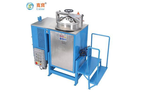 Kako stroj za izterjavo topil obnavlja mešana topila?